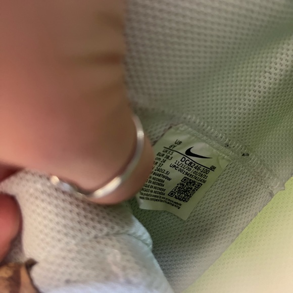 Nike Blazers - Picture 5 of 5